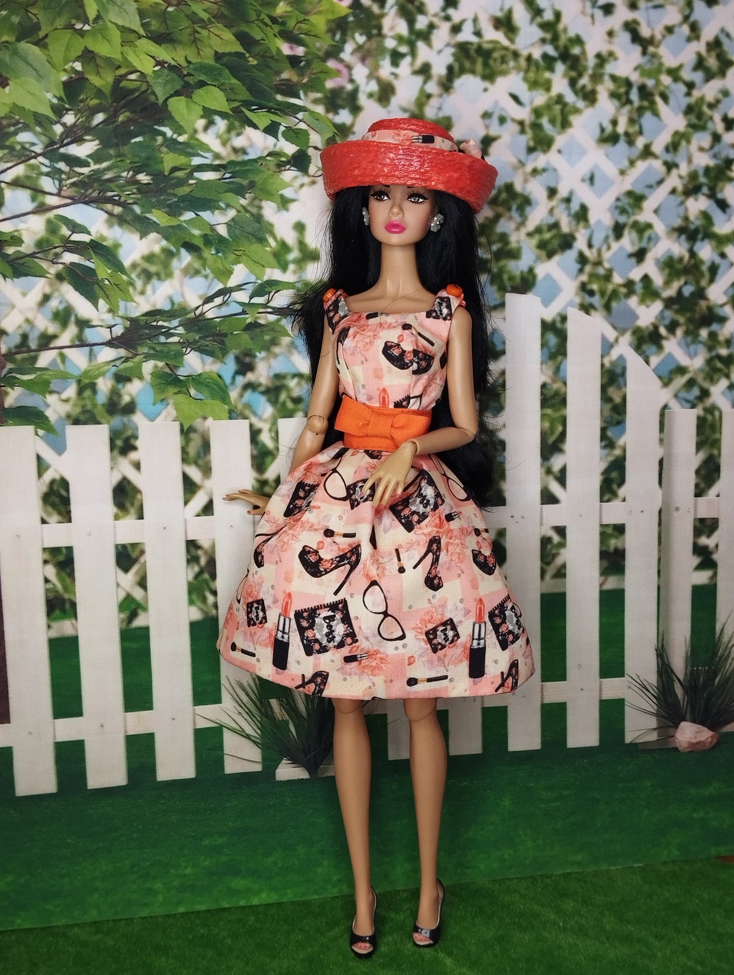 Conjunto de vestido y sombrero para muñecas de 12" estampado naranja