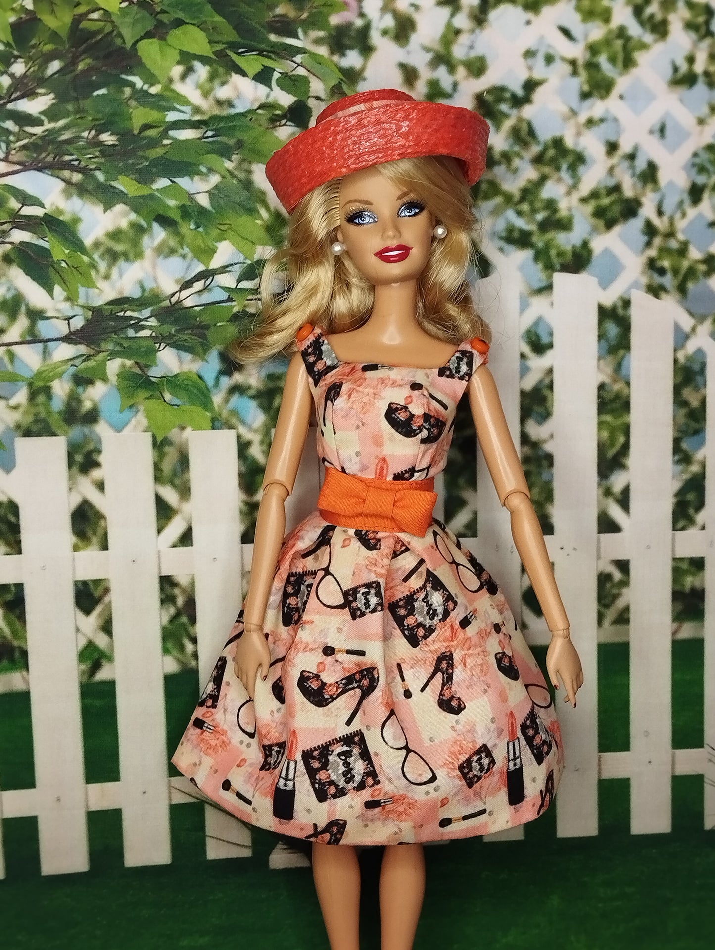 Conjunto de vestido y sombrero para muñecas de 12" estampado naranja