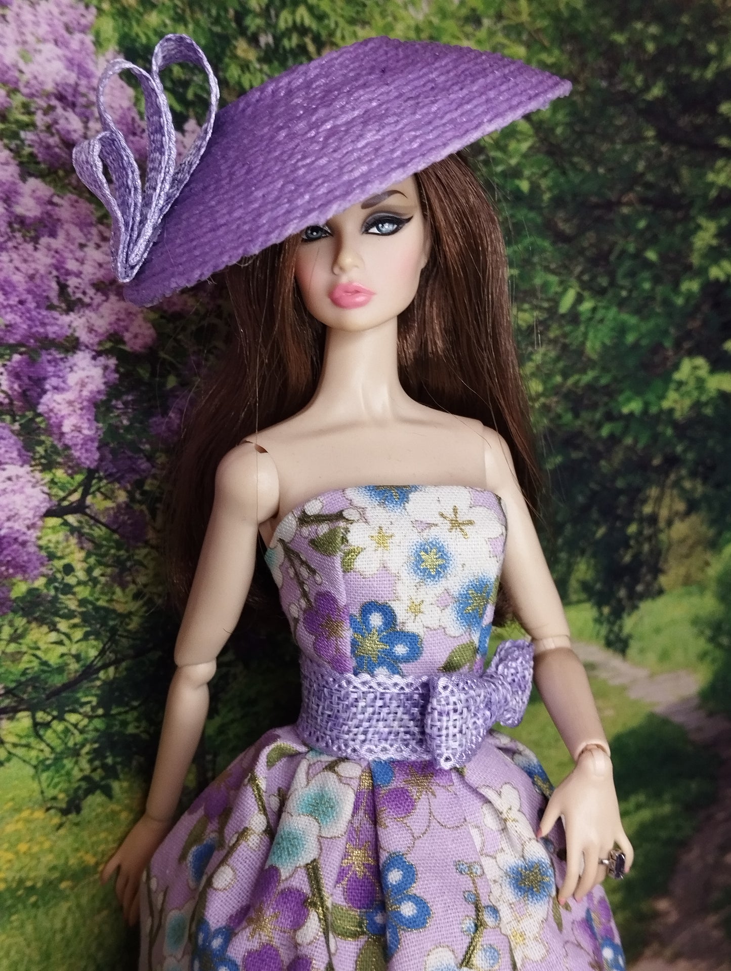 Conjunto de vestido y sombrero para muñecas de 12" floral malva