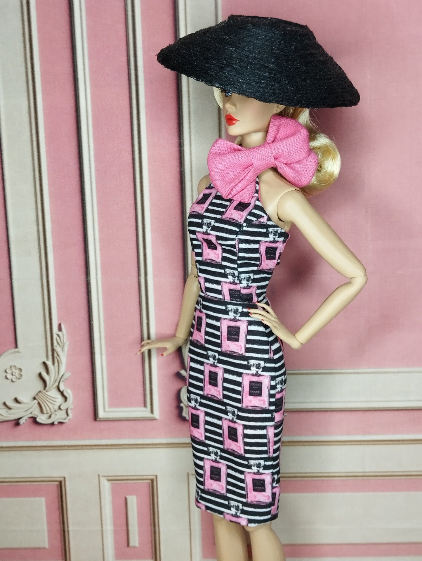 Conjunto de vestido con lazo y sombrero para muñecas de 12" en fucsia