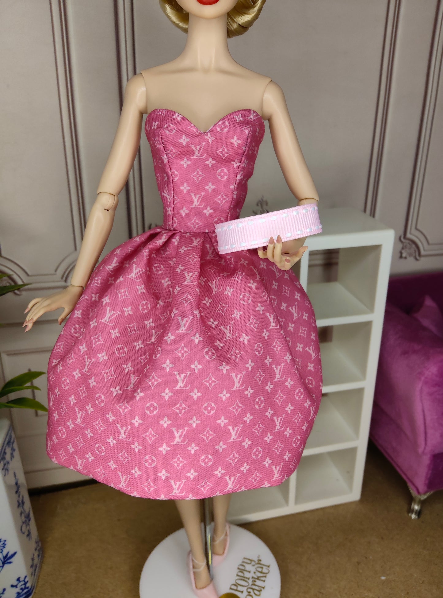 Modelo "LV rosa" para muñecas de 12"
