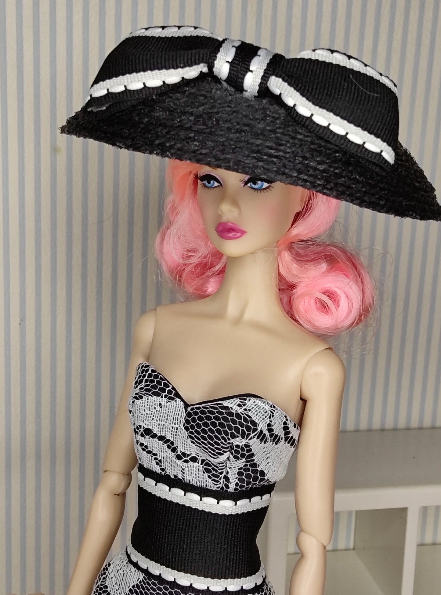 Modelo "Corsett" para muñecas de 12"