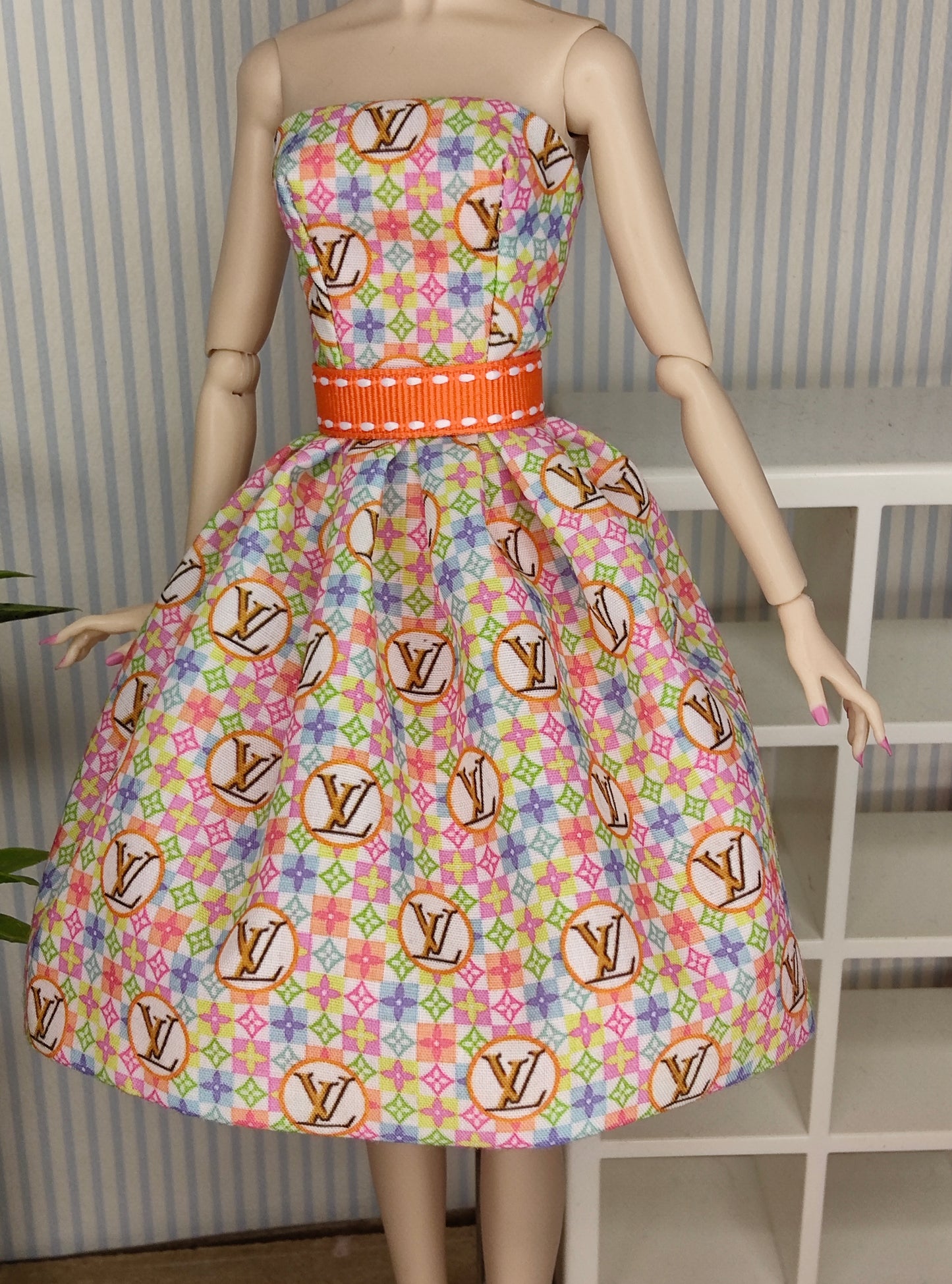 Modelo "LV naranja" para muñecas de 12"